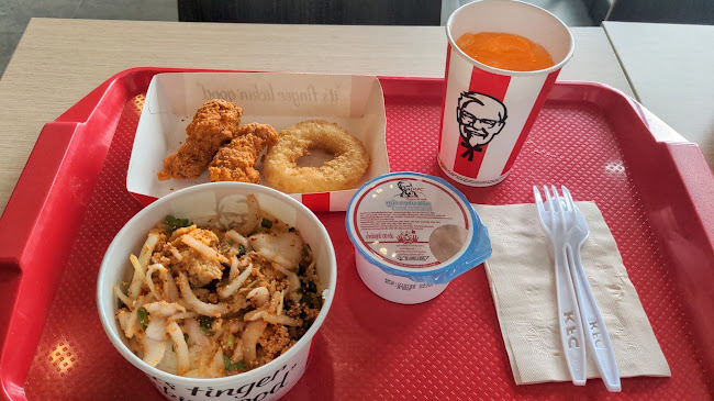 KFC HomePro Phuket - การบริการอาหารและที่พัก