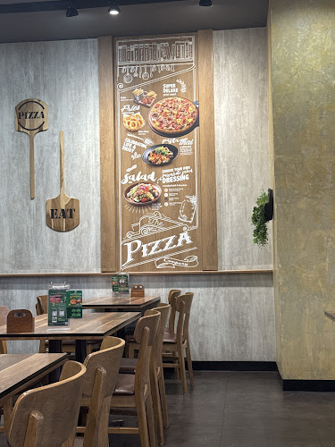 พิซซ่า คอม เซ็นทรัล นครราชสีมา - การบริการอาหารและที่พัก