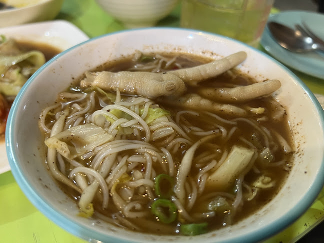 นัวนคร หมูปลาร้า ส้มตำ ยำแซ่บ - การบริการอาหารและที่พัก