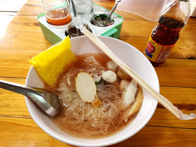 ตุ้ย ลูกชิ้นปลา-ขอนแก่น - การบริการอาหารและที่พัก