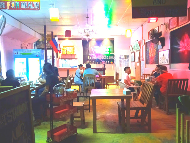 ร้านอาหารสีขาวซีฟู้ด - การบริการอาหารและที่พัก