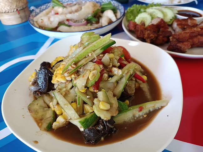 สถานียำยำ - การบริการอาหารและที่พัก