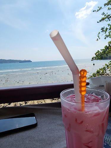 Opinii despre Pantai Seaview Restaurant Halal Food în อำเภอกะทู้ - การบริการอาหารและที่พัก