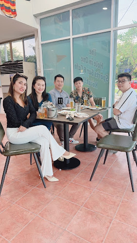 Hole in One Sports Bar & One Shot Cafe Korat - อำเภอเมืองนครราชสีมา