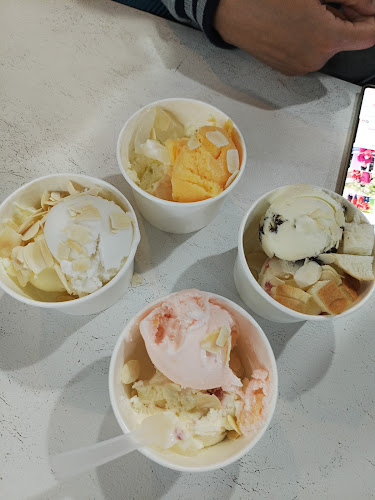 Comentarii opinii despre ไอศกรีมกะทิสดแม่เล็ก