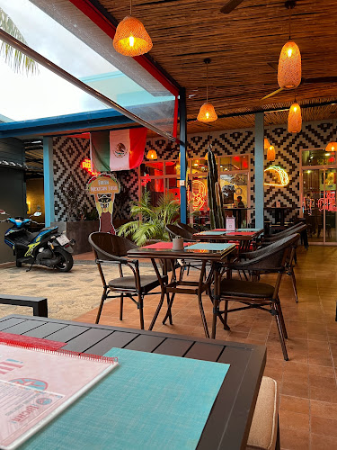 Lucha Cantina Authentic Mexican - Chalong - การบริการอาหารและที่พัก