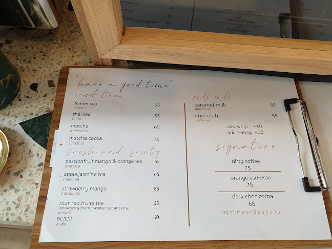 ญ่าคาเฟ่ • Coffee & Desserts •