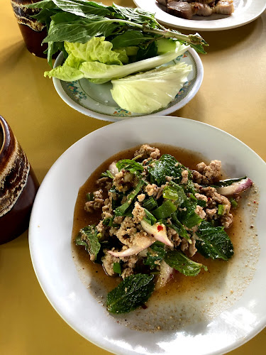 กองทัพส้มตำ ร้านอาหาร - การบริการอาหารและที่พัก