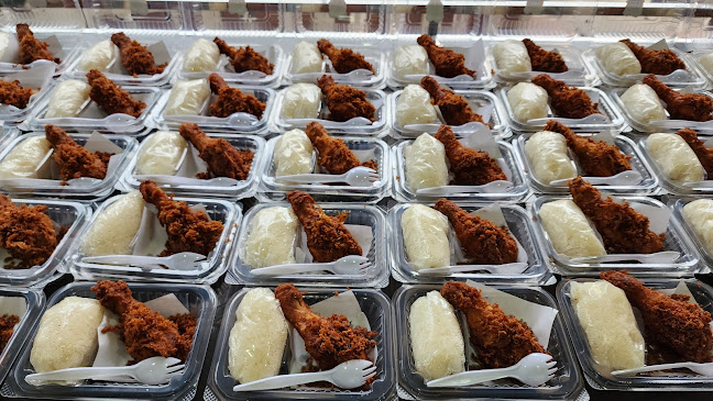 ร้านเจ๊หวี่ไก่ทอดตะไคร้ ของอร่อยเมืองนครสวรรค์ ประตู 11 - อำเภอเมืองนครสวรรค์