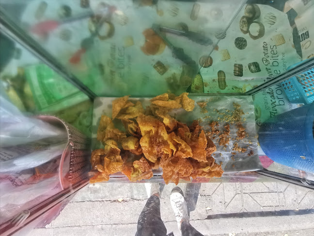 พี่ตุ่นเกี๊ยวทอด - การบริการอาหารและที่พัก