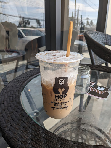 ฮ๊อป ชาเฟ่ สาขานาบอนฉลอง ภูเก็ต - การบริการอาหารและที่พัก