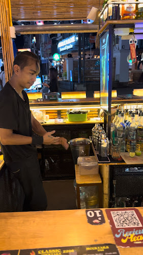 Mojitobar Patong Phuket - การบริการอาหารและที่พัก