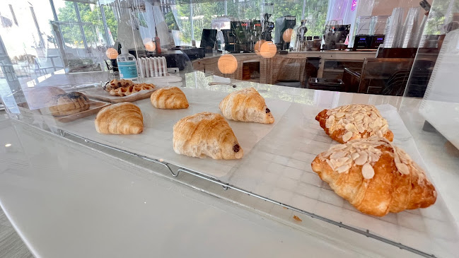 ซัมเมอร์ เฮ้าส์ พัทยา - การบริการอาหารและที่พัก