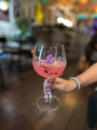 Opinii despre โอเชี่ยนบาร์ în ภูเก็ต - การบริการอาหารและที่พัก