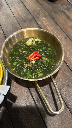 ครัวสะแตกแดกตับ - การบริการอาหารและที่พัก