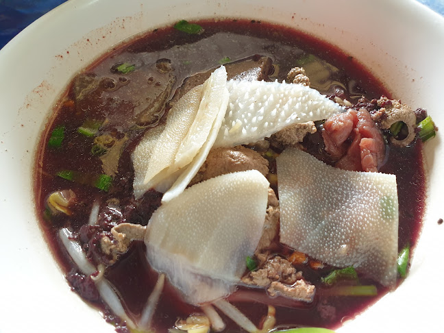 ก๋วยเตี๋ยวเนื้อเจ๊แดง - อำเภอเมืองนครสวรรค์