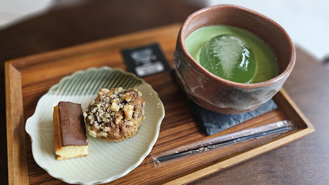 Opinii despre SPACEBAR.Matcha în Ratchatani - การบริการอาหารและที่พัก