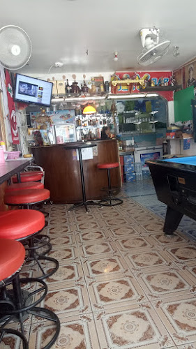 WAZSUP BAR - การบริการอาหารและที่พัก