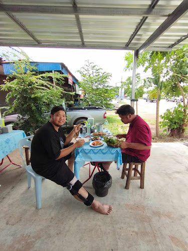 ไก่ย่างเขาสวนกวาง สาขาโพธิ์กลาง โคราช - การบริการอาหารและที่พัก