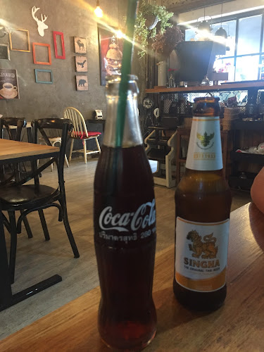 FIVE Loaves Burgers & Cafe’ - การบริการอาหารและที่พัก