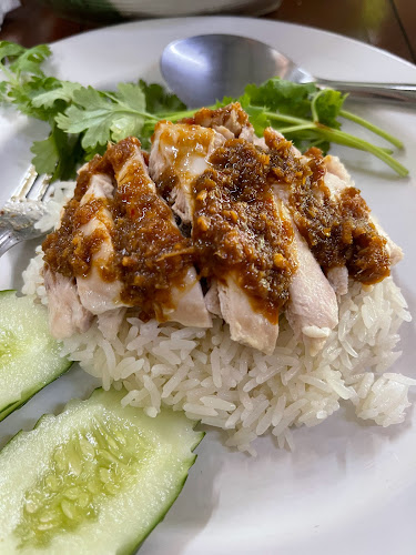 Opinii despre โกติ๋วก๋วยเตี๋ยวเรือรังสิต (เจ้าเก่าป่าตอง) สาขา ห้าแยกฉลอง în อำเภอเมืองภูเก็ต - การบริการอาหารและที่พัก