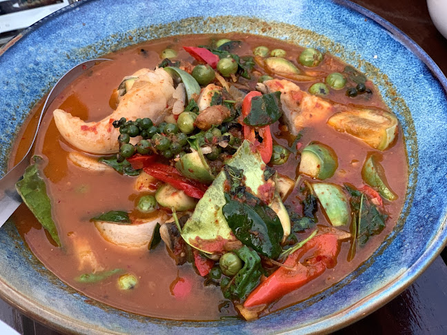 สามไบเถา คาเฟ่ แอนด์ บิสโตร - การบริการอาหารและที่พัก