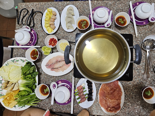 ตา ต้า สุกี้ - การบริการอาหารและที่พัก