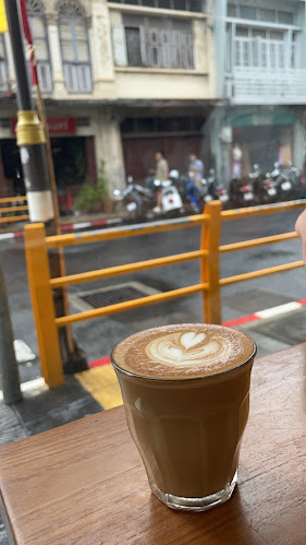 54/1 ถ. เยาวราช ตำบลตลาดใหญ่ อำเภอเมืองภูเก็ต ภูเก็ต 83000