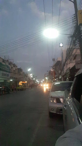 ตลาดสดพะเยาอาเขต - การบริการอาหารและที่พัก