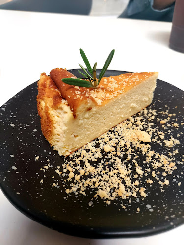 U Cup Coffeebar x Specialty Coffee (ยูคัพ คอฟฟี่บาร์ เอ็กซ์ สเปเชียลตี้คอฟฟี่) - การบริการอาหารและที่พัก