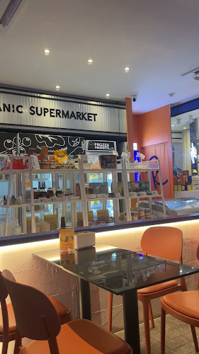 Roasty By Rai Ruen Rom (Asoke) - การบริการอาหารและที่พัก