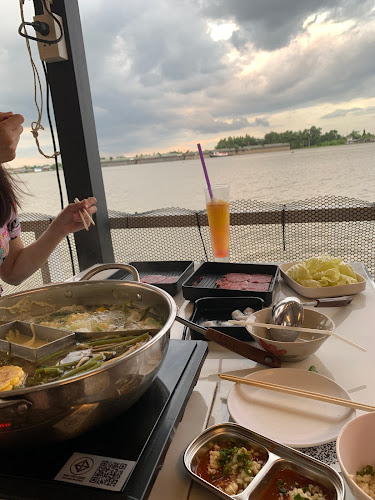 ล้านวิวชาบูริมน้ำ - เมือง