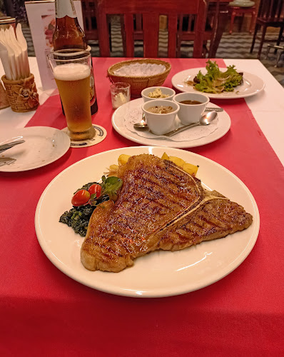 Chez Andy Swiss Restaurant & Steak House - การบริการอาหารและที่พัก