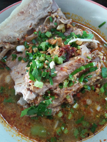 ก๋วยเตี๋ยวภูไท - การบริการอาหารและที่พัก