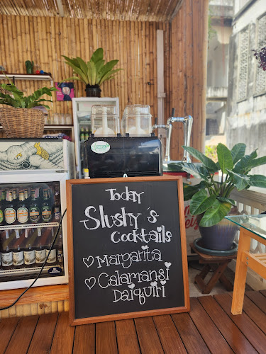 Opinii despre High D'Away Rooftop Bar în อำเภอเมืองภูเก็ต - การบริการอาหารและที่พัก