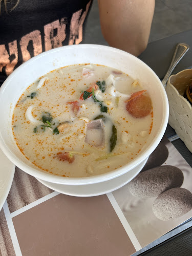 Opinii despre Yoyo Restaurant Karon Beach Phuket în อำเภอเมืองภูเก็ต - การบริการอาหารและที่พัก