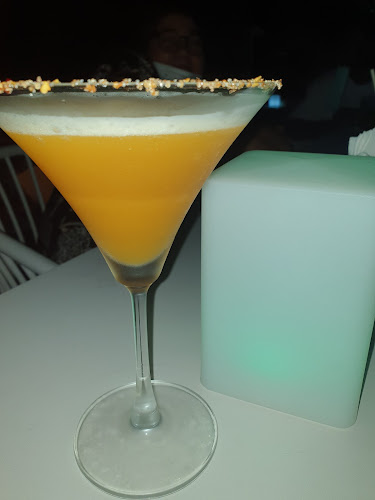 The Sky32 Restaurant - การบริการอาหารและที่พัก