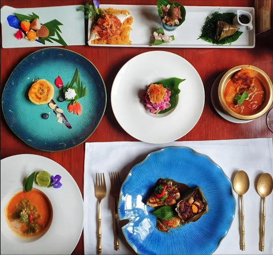 96 ถ. กระบี่ ตำบลตลาดเหนือ อำเภอเมืองภูเก็ต ภูเก็ต 83000