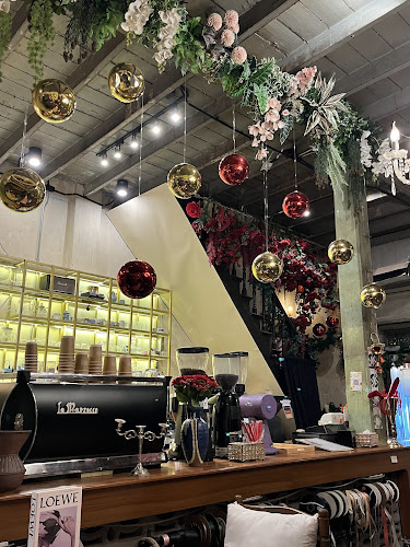 ไฟโฟ โอลด์ทาวน์ คาเฟ่ แอนด์ ฟลอรัล - การบริการอาหารและที่พัก