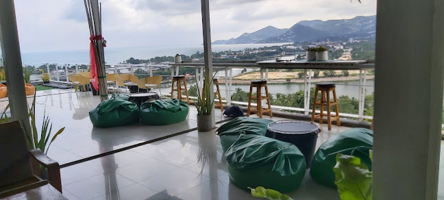 คาเฟ่ เดอะ ฮิลล์ - การบริการอาหารและที่พัก