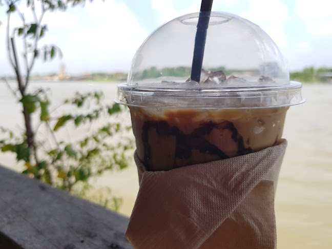 ริมระเบียง คาเฟ่ - การบริการอาหารและที่พัก