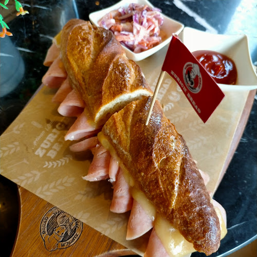 Zurich Bread Cafe - การบริการอาหารและที่พัก