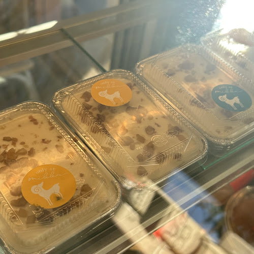 Opinii despre Mikka Cafe - Yamo Korat (มิกก้า คาเฟ่ ย่าโม โคราช) în อำเภอเมืองนครราชสีมา - การบริการอาหารและที่พัก