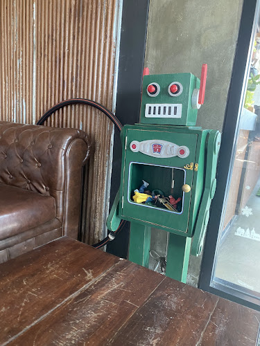 Robot's coffee - การบริการอาหารและที่พัก