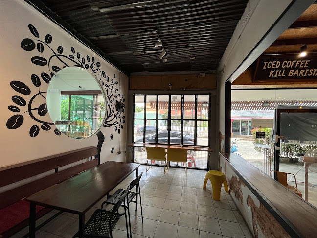 ซาลูน คอฟฟี่ แอนด์ บาร์ - การบริการอาหารและที่พัก