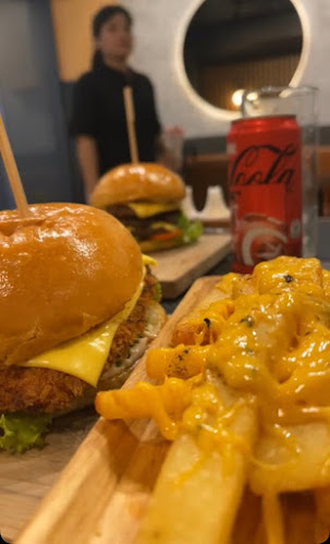 Comentarii opinii despre Burger Saloon