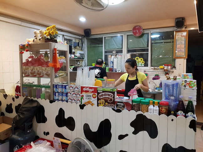 นมอาโก - การบริการอาหารและที่พัก