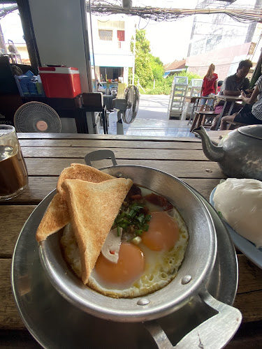 ร้านกาแฟโบราณป้ายแดง สข๒๕๕๕ - การบริการอาหารและที่พัก