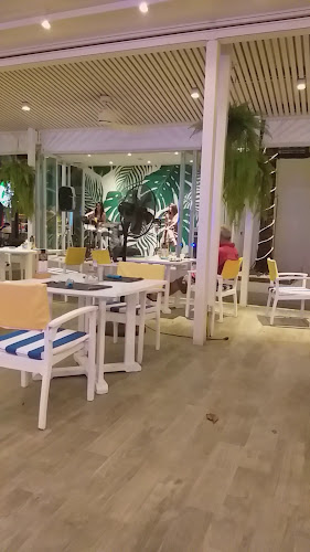 Opinii despre THE PORT Restaurant & Bar în อำเภอกะทู้ - การบริการอาหารและที่พัก