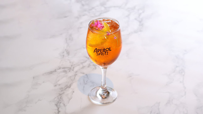 Opinii despre The Cloud Rooftop Pool Bar în อำเภอกะทู้ - การบริการอาหารและที่พัก